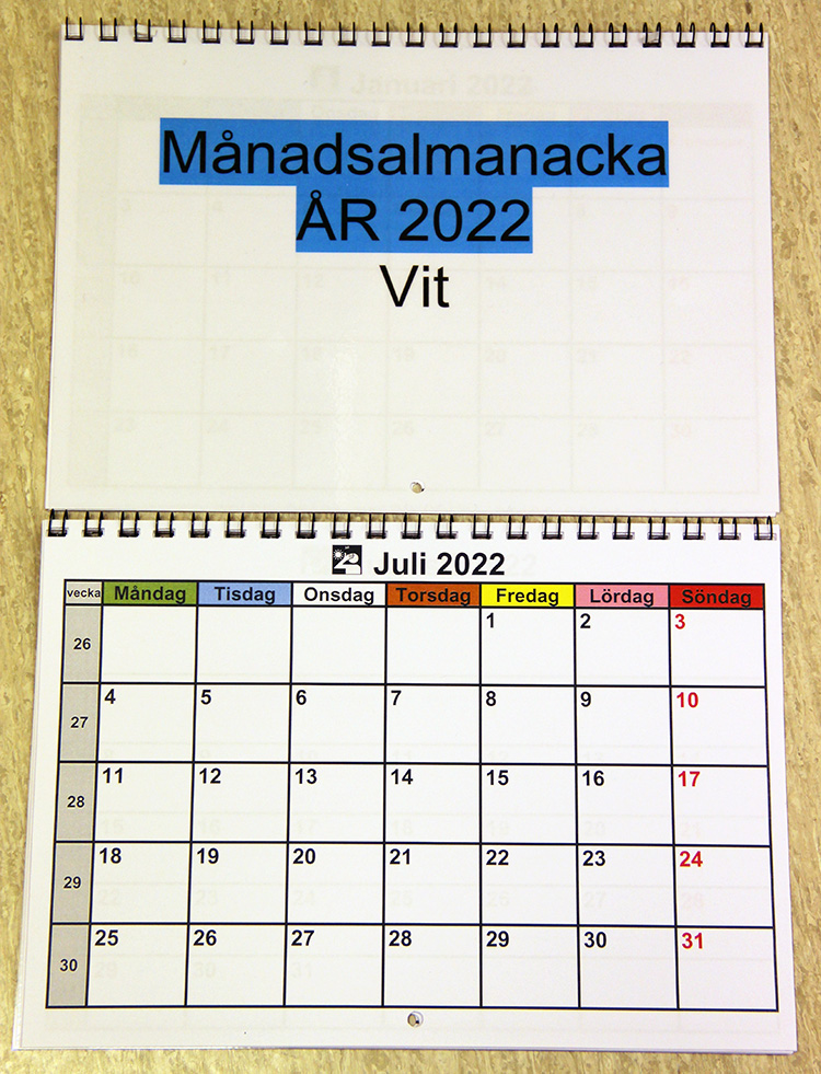 Månadskalender för maj 2022, dagarnas namn i olika färg