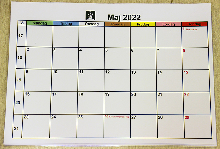 Månadskalender för juli 2022, dagarnas namn i olika färg