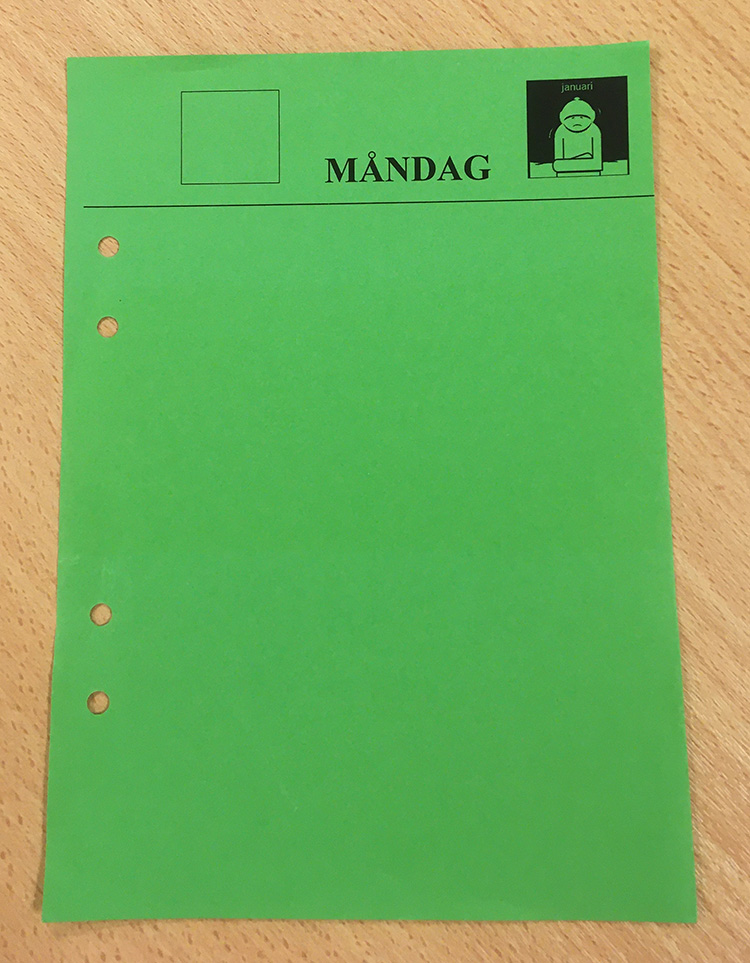 Grönt Filofaxblad med fyra hål i, och ordet måndag, en liten pictogrambild och en tom ruta på